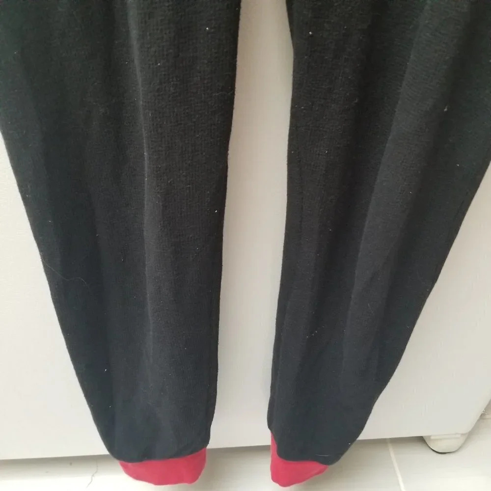 Hudson's Bay Olympics Team Canada 2018 Rare Pyjama Jumpsuit Black Red Beaver - Picture 10 of 11
